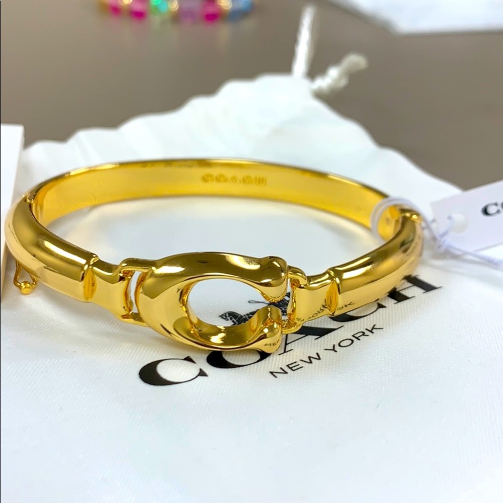NWT Sculpted signature C gold hinged bangle